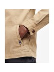 Cette surchemise beige de la marque Barbour est en coton doux. Cette surchemise beige de la marque Barbour est en coton doux.